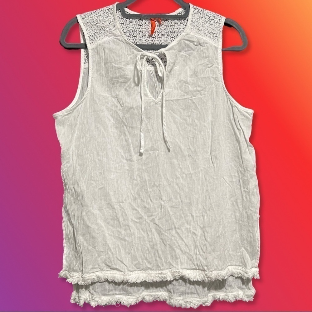 SLEEVELESS, white crinkle gauze/crocheted. Fringe/raw hem, keyhole neck. Large